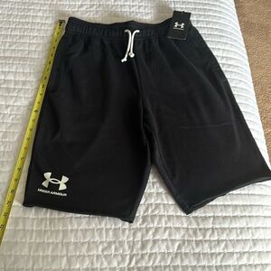 Men’s med Under Armour rival, Terry shorts black